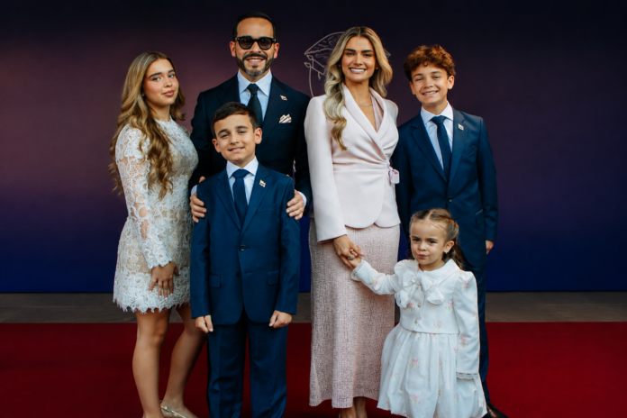 Abelardo de la Espriella junto a Ana Lucía Pineda y sus hijos, la nueva familia presidencial de Colombia.
