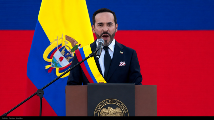 Abelardo de la Espriella durante su discurso sobre adoctrinamiento en la educación