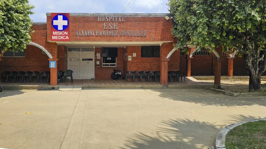 Hospital Álvaro Ramírez González de San Martín, donde fueron atendidos los heridos del accidente en la vía San Martín–Aguachica.