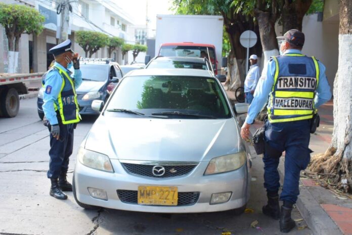 Agentes realizan operativo de tránsito a vehículos en Valledupar