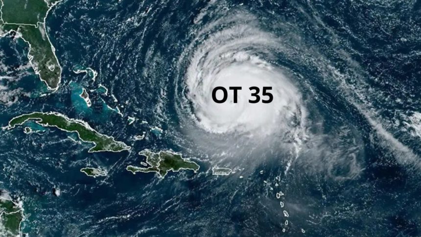 Imagen satelital de la onda tropical 35 mientras avanza por el Atlántico hacia el Caribe colombiano.