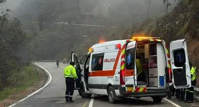 Ambulancia durante atención de emergencia por accidente en la vía Aguachica–San Martín