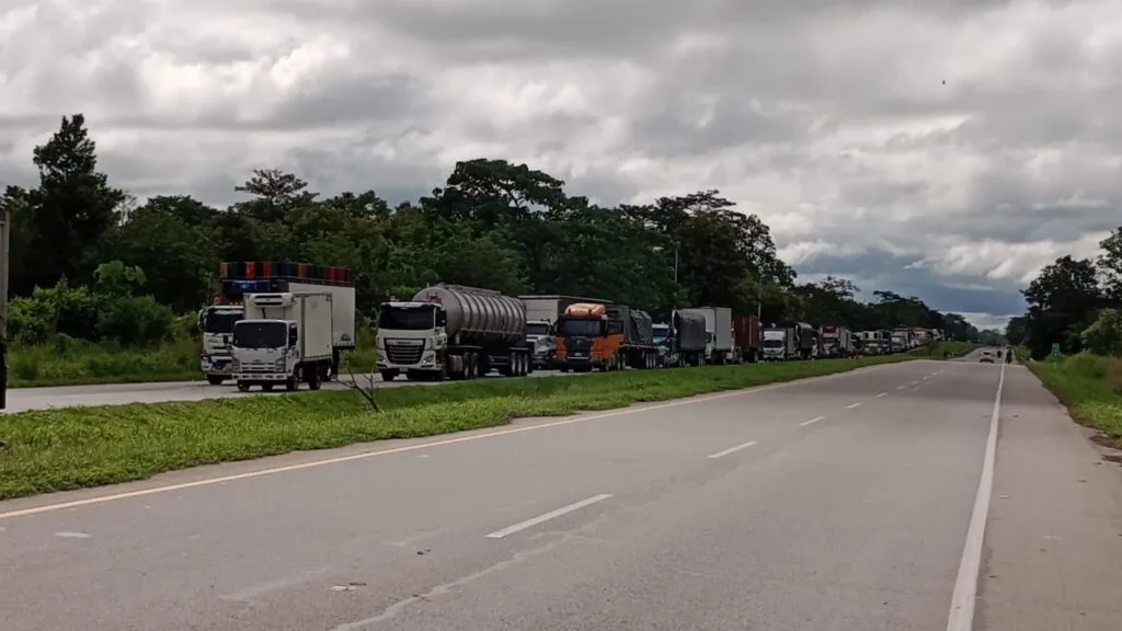 Tráfico vehicular en la vía Aguachica–San Martín, corredor donde ocurrió el accidente