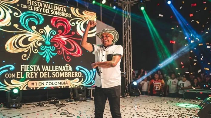 Artista comparte con asistentes durante actividades del Festival Samuel Martínez en La Loma, Cesar