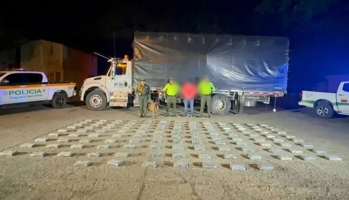 Policía incauta 134 kilos de cocaína transportados en un camión en la vía Valledupar–Becerril