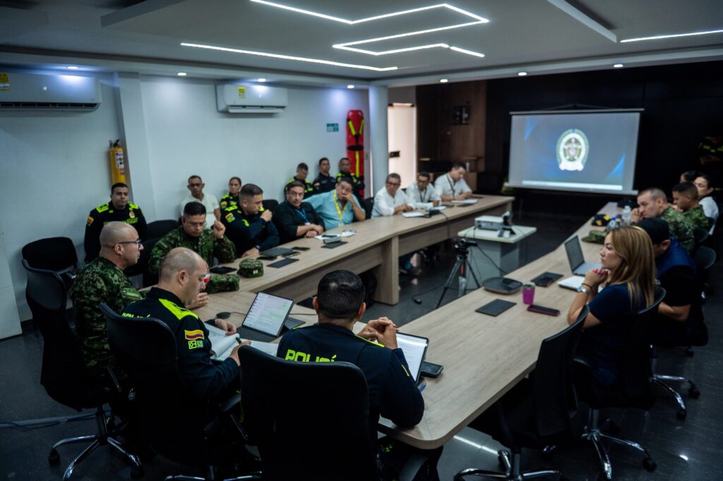Autoridades reunidas en el PMU en el Cesar para coordinar las acciones de seguridad y orden público durante la jornada del 7 de agosto.

