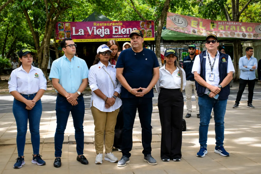 Funcionarios de Valledupar durante jornada de supervisión en el balneario Hurtado
