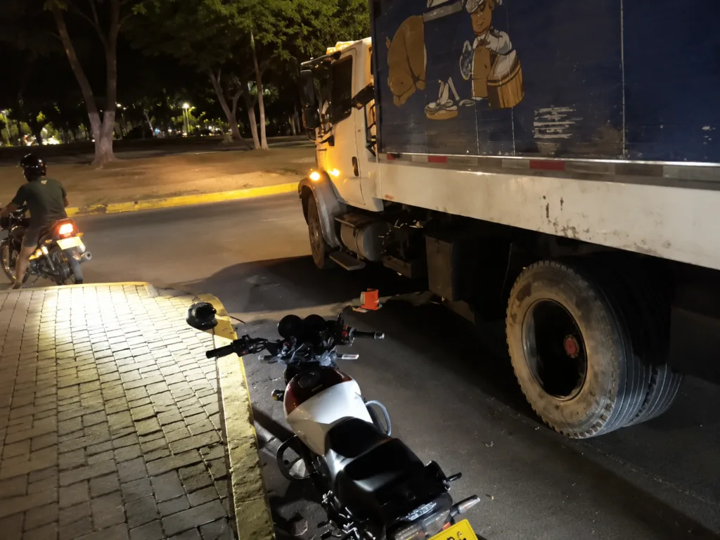 Accidente entre motocicleta y camión de aseo en Valledupar
