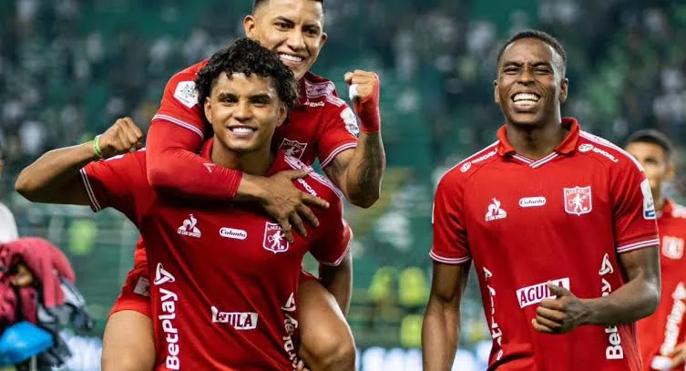 Jugadores del América de Cali celebran antes de enfrentar a Alianza Valledupar