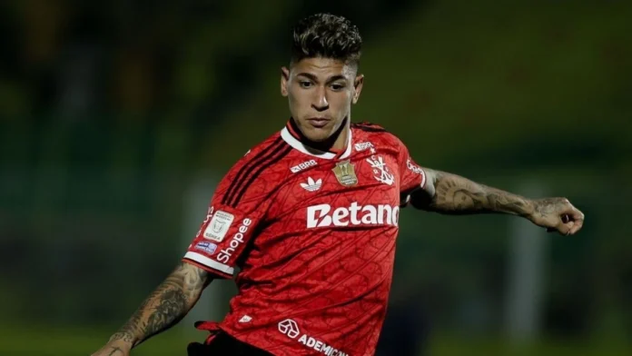 Jorge Carrascal en Flamengo durante su destacada actuación en el fútbol brasileño