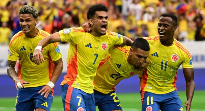 Futbolistas de Colombia celebran antes del amistoso contra Perú en Miami