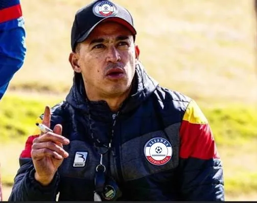 Integrante del cuerpo técnico de Alianza Valledupar durante una jornada deportiva