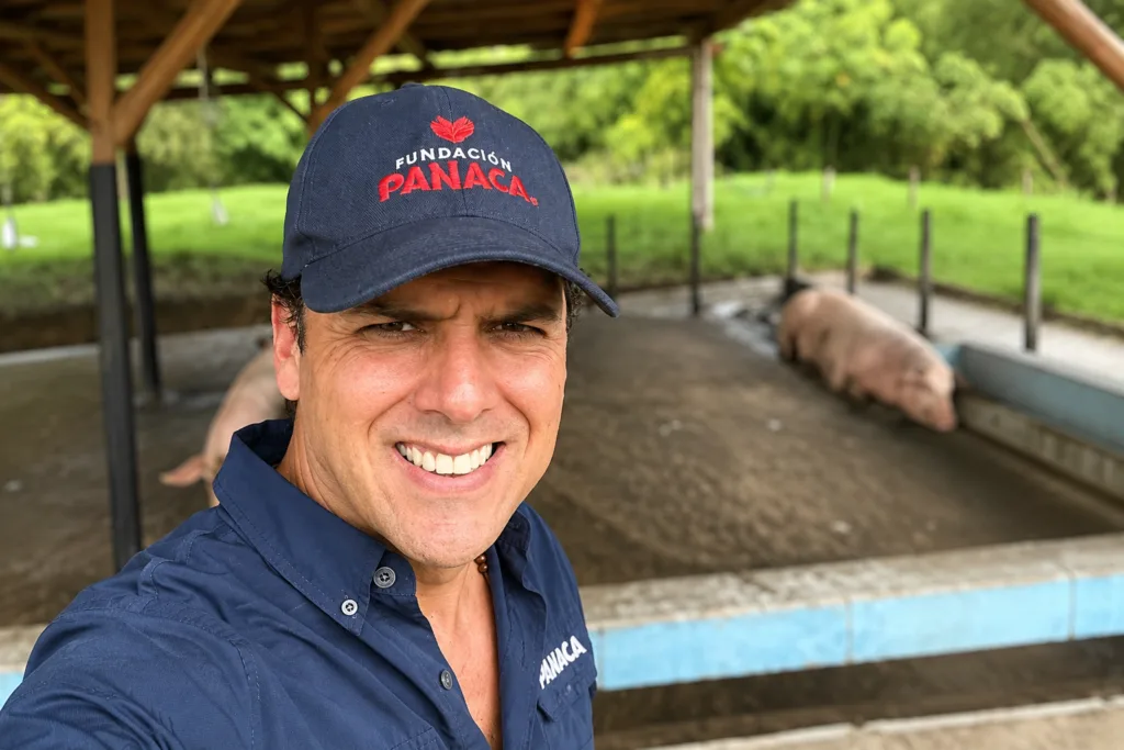 Carlos Eduardo Campo Cuello en instalaciones relacionadas con Panaca y el sector agropecuario