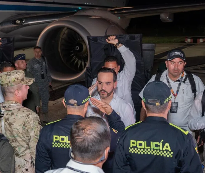Abelardo De La Espriella durante su llegada al aeropuerto Alfonso López de Valledupar