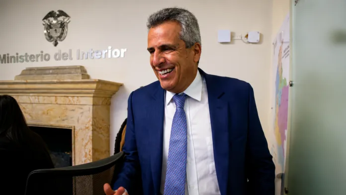 Luis Fernando Velasco, exministro del Interior, vinculado al proceso por el caso UNGRD