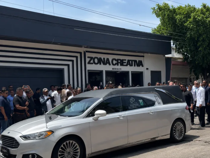Cortejo fúnebre de Fabio Torres frente a Zona Creativa en Valledupar