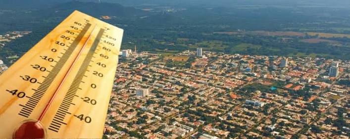 Termómetro sobre una panorámica de Valledupar para ilustrar las altas temperaturas asociadas al riesgo por El Niño.