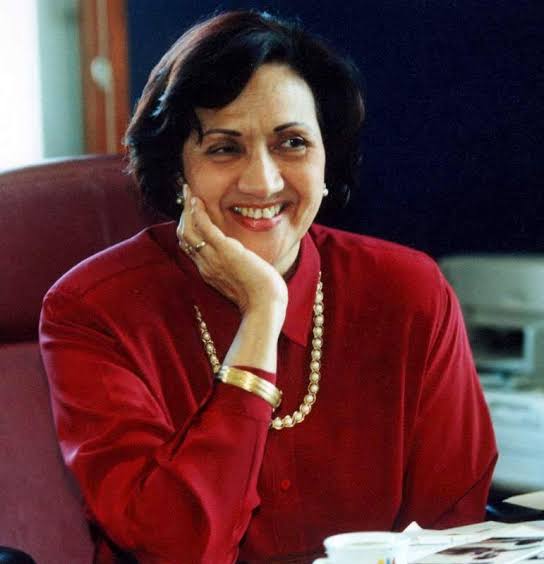 Retrato de Consuelo Araujonoguera, escritora, periodista y cofundadora del Festival de la Leyenda Vallenata.
