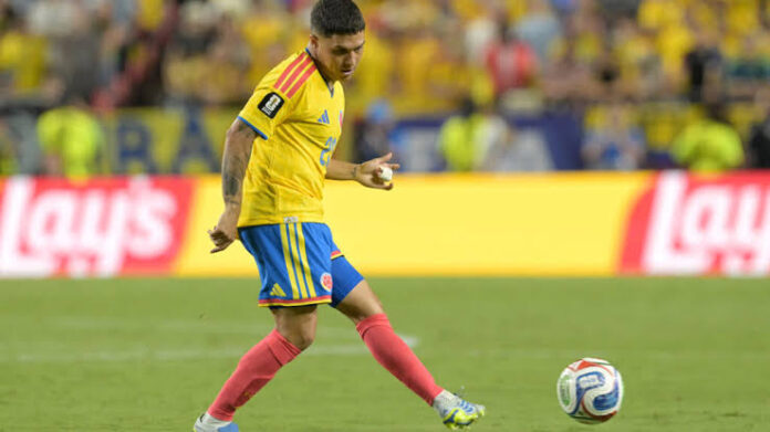 Futbolista de la Selección Colombia durante un partido internacional