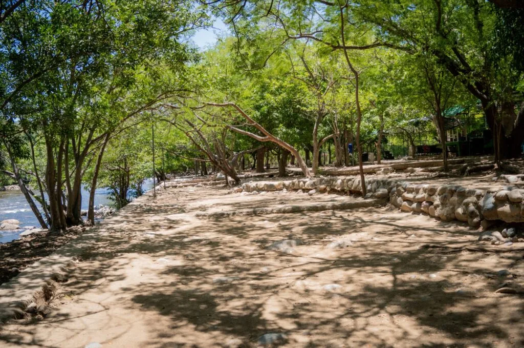 Zona despejada del balneario Hurtado durante trabajos de recuperación en Valledupar