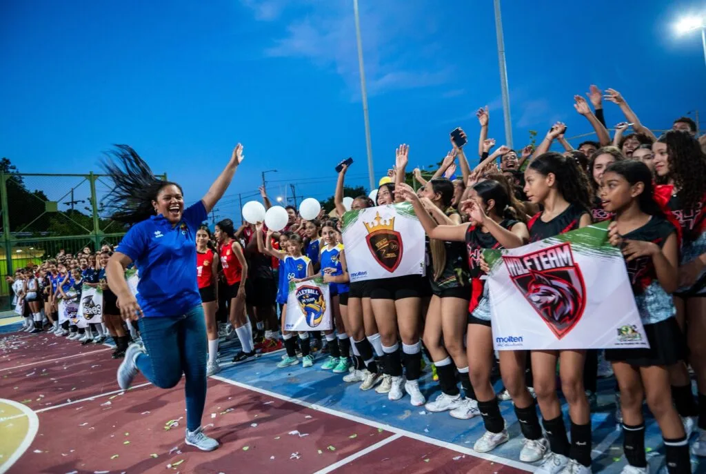 Deportistas y clubes durante la inauguración del Torneo de Voleibol en Valledupar