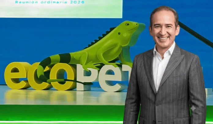 Joaquín Gutiérrez junto a la imagen corporativa de Ecopetrol