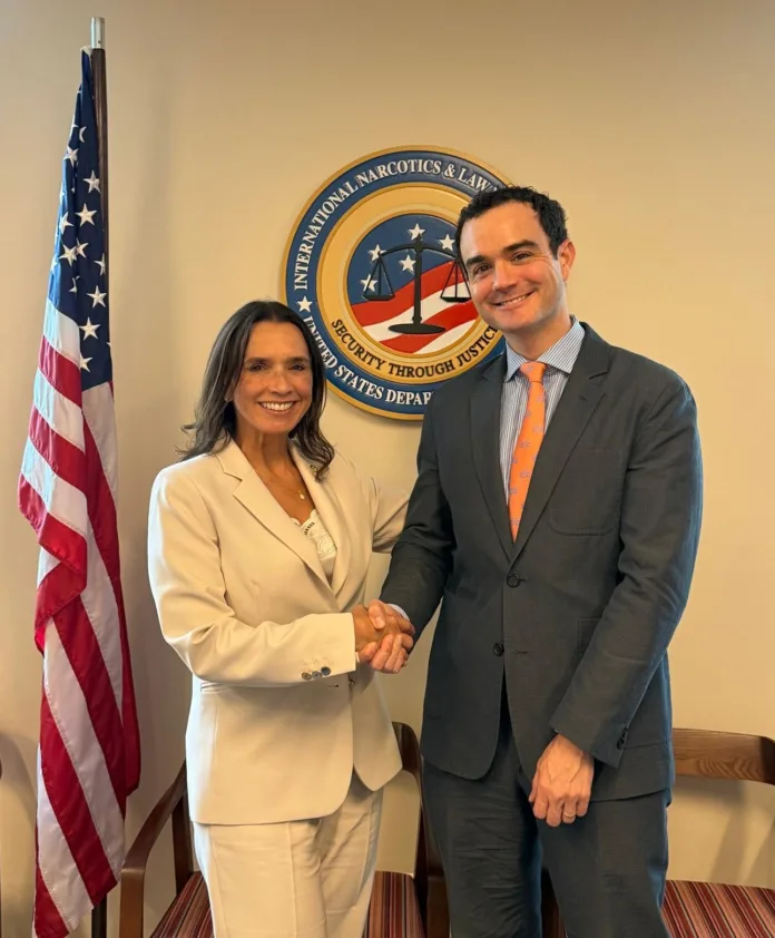 Conchi Araújo aborda seguridad con Cartwright Weiland en Washington