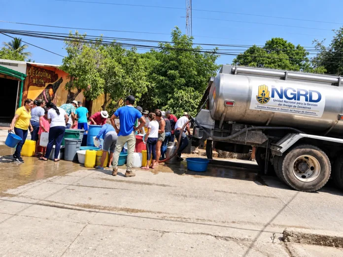 Carrotanque de la UNGRD abastece agua durante la sequía en el Cesar