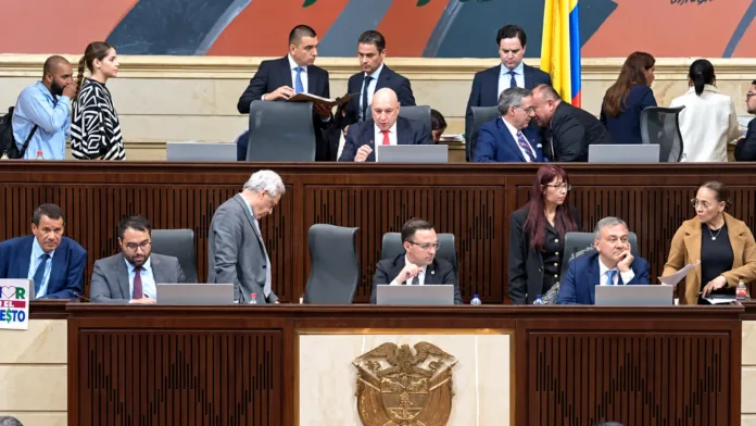 Sesión del Congreso durante el debate del Presupuesto General de la Nación 2027