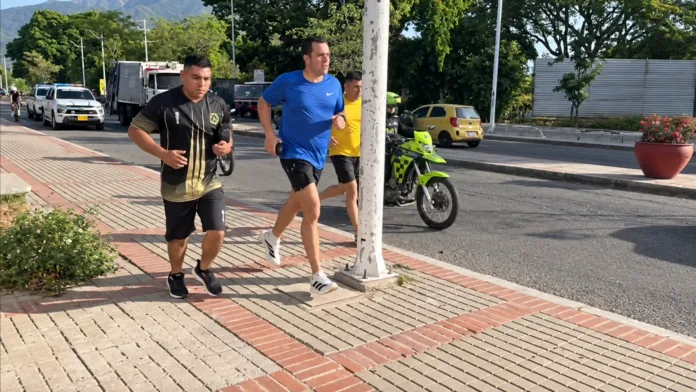 Rodrigo Lara corriendo en Valledupar antes de bañarse en el río Guatapurí