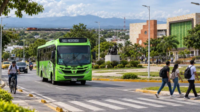 Asamblea de la Red Académica de Movilidad en Valledupar con bus público, ciclista y tren de carga