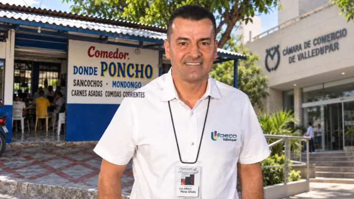 ey del Mondongo frente a su restaurante y la Cámara de Comercio de Valledupar