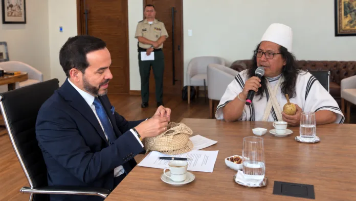 Representante de la Sierra Nevada dialoga con Abelardo De La Espriella en Barranquilla