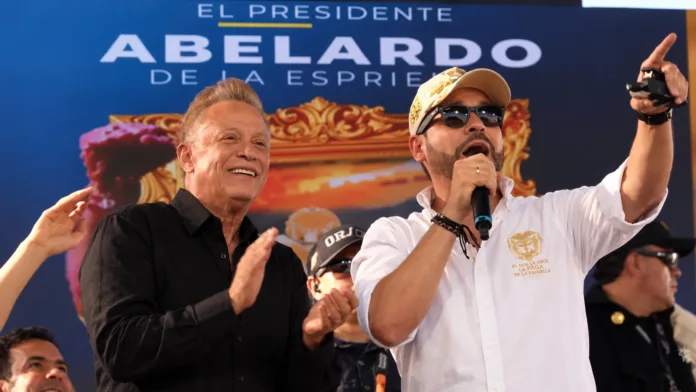 Abelardo canta Luna Sanjuanera junto a Roberto Calderón en San Juan del Cesar