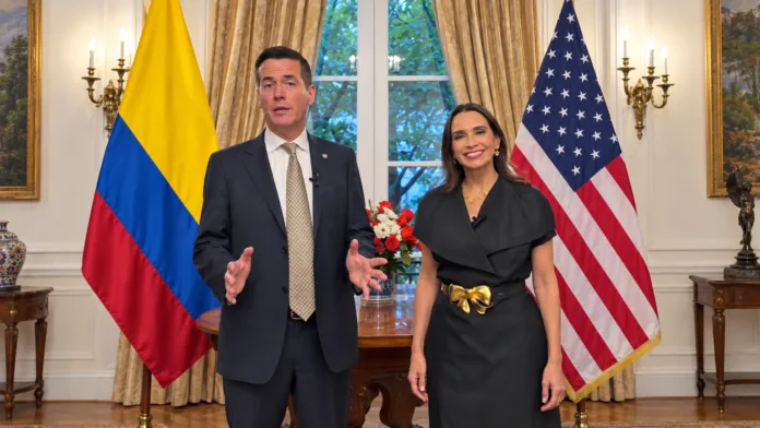 Conchi Araújo y Bernie Moreno durante una reunión en Washington
