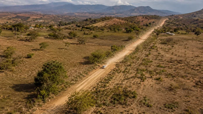 Vía Patillal-Carrizal sin pavimentar en medio del conflicto limítrofe