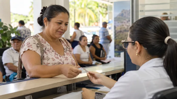 Beneficiaria consulta pago de Renta Ciudadana en Cesar
