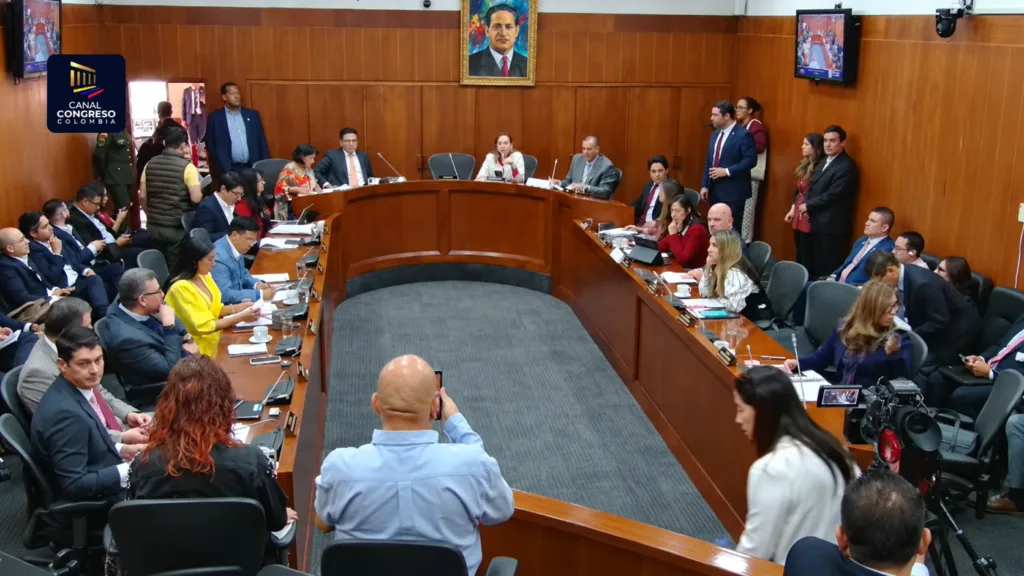 Vista general de la Comisión Séptima del Senado durante la sesión sobre el presupuesto de Colpensiones