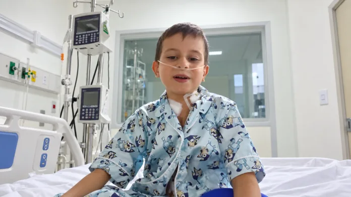Lucas supera 72 horas críticas y comienza terapias después de la cirugía de Fontan