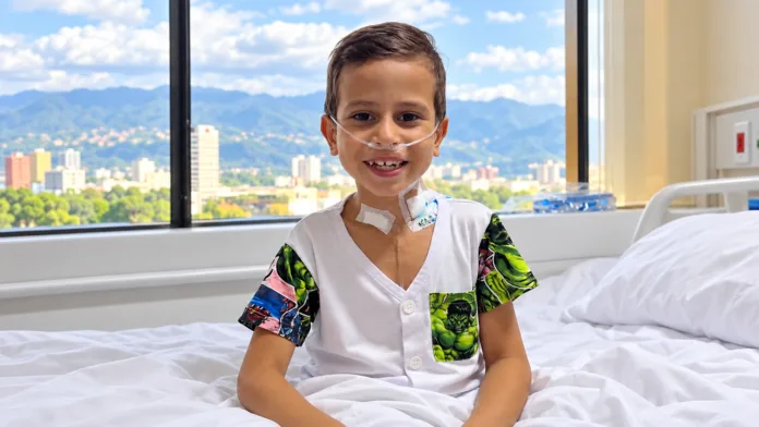 Lucas Murillo durante su recuperación tras cirugía de Fontan en el Instituto Cardiovascular