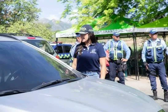 Agentes de tránsito realizan operativo de control a vehículos en Valledupar