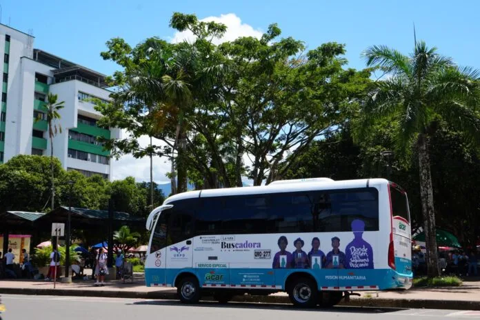 Bus de la Ruta Buscadora de la UBPD durante jornada humanitaria