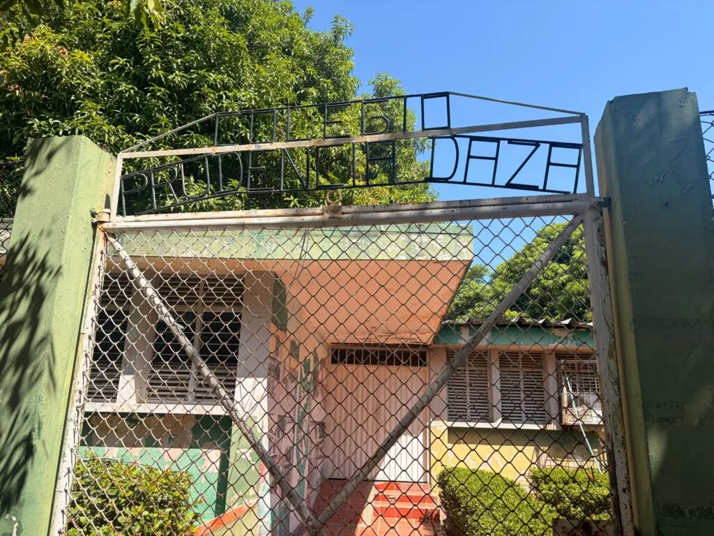 Entrada de la Institución Educativa Prudencia Daza en Valledupar