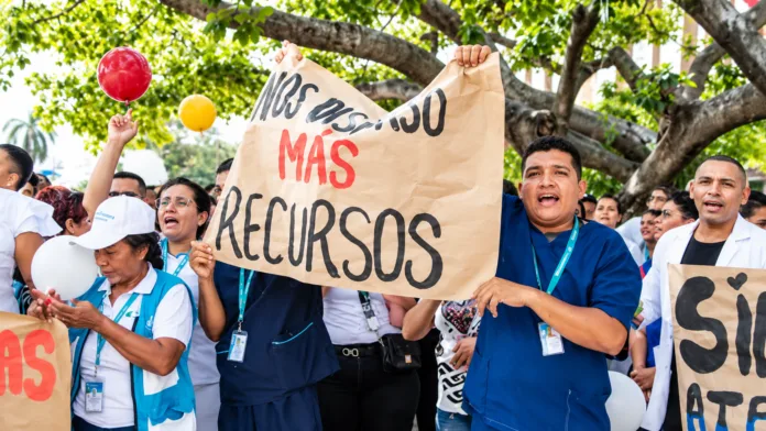 Trabajadores de salud protestan por deuda de EPS a hospitales del Cesar