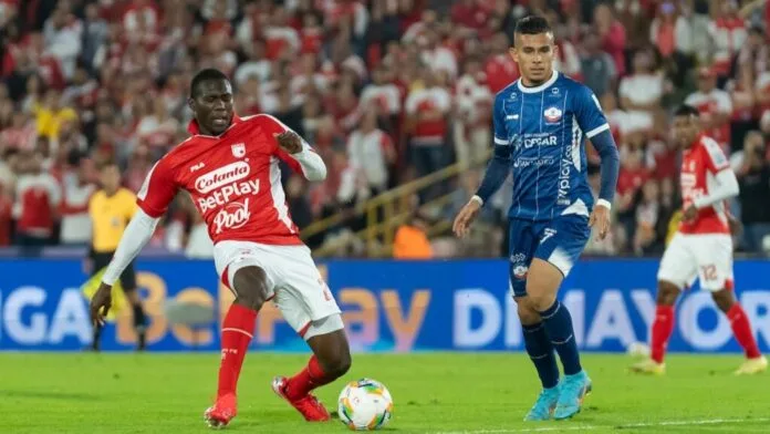 Jugadores de Santa Fe y Alianza durante un partido de la Liga BetPlay