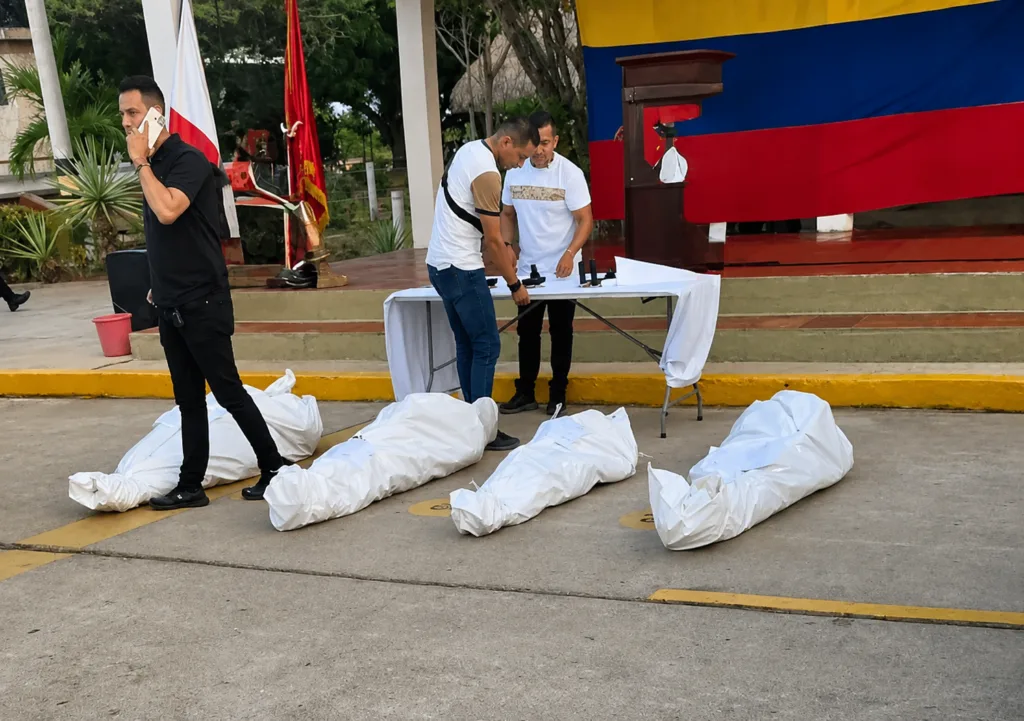 Cuerpos tras operativo policial en Riohacha donde murió Bendito Menor