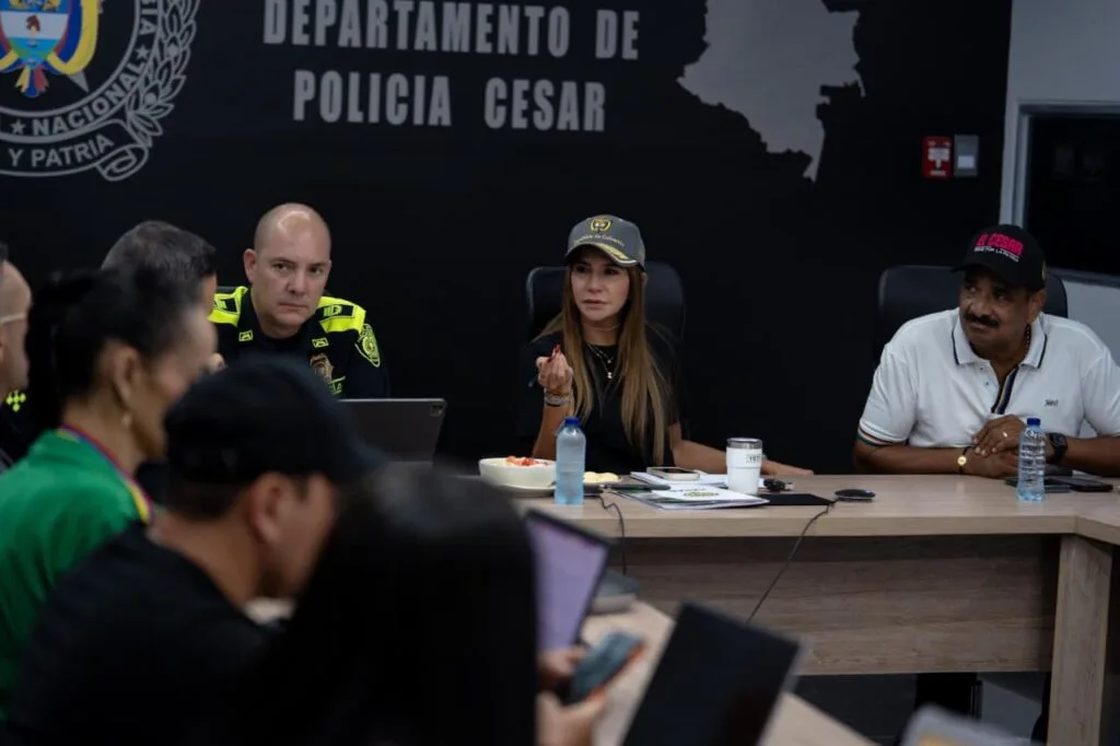 Gobernadora del Cesar participa en reunión de seguridad por ataques con drones.