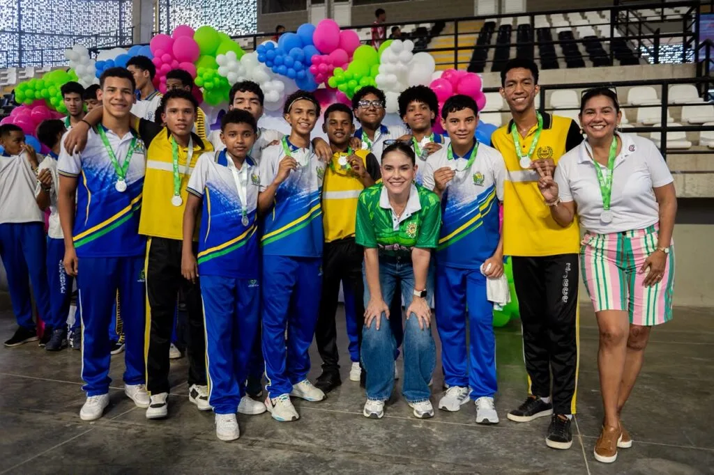 Jóvenes deportistas celebran durante los Juegos Intercolegiados Cesar 2026.