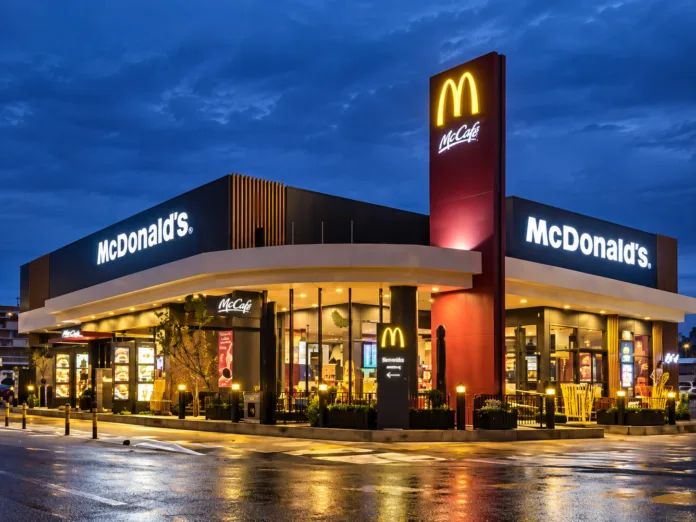 Restaurante de McDonald's con servicio Automac, formato que la cadena busca expandir en Colombia