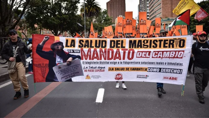 Docentes participan en movilización de Fecode por la salud y derechos del magisterio.